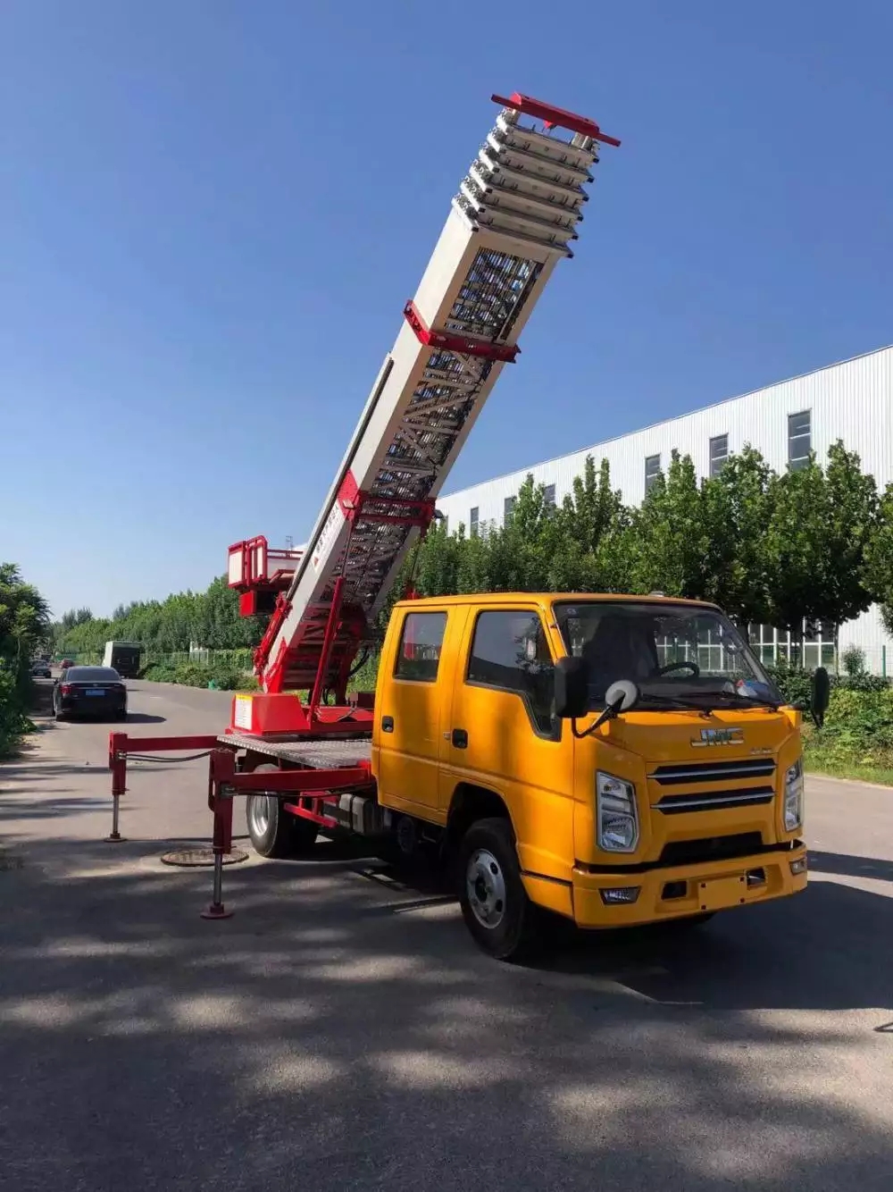 扶沟附近的云梯车出租服务：轻松解决高空作业需求