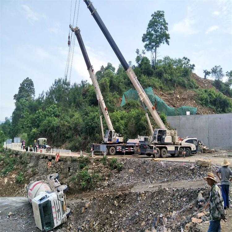 扶沟汽车掉沟里叫吊车救援要多少钱